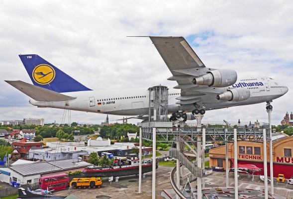 "Lufthansa" turpina digitalizēties tiecoties sasniegt digitālās ēras speciālistus