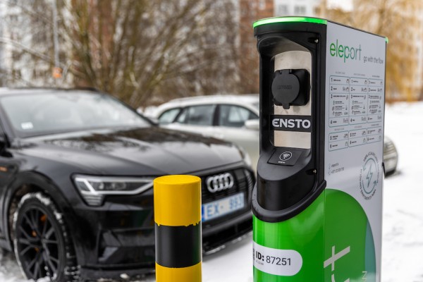 Eleport uzstāda pirmās elektroauto uzlādes stacijas Latvijā 