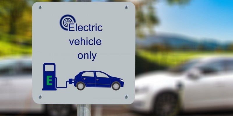 Ekonomikas ministrija rosina visas DUS aprīkot ar elektroauto uzlādes punktiem