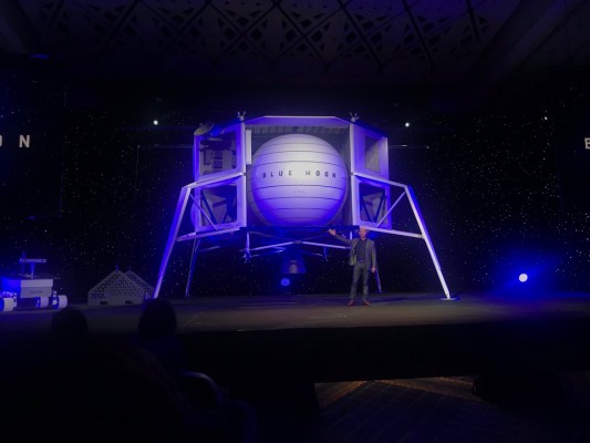 Blue Origin: Pēc pieciem gadiem cilvēks atkal varētu iekarot Mēnesi