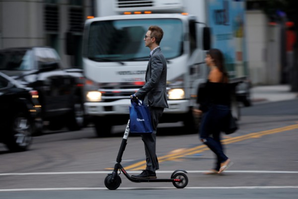 Nākamvasar arī elektrisko skrejriteņu braucējiem būs jāievēro īpaši noteikumi