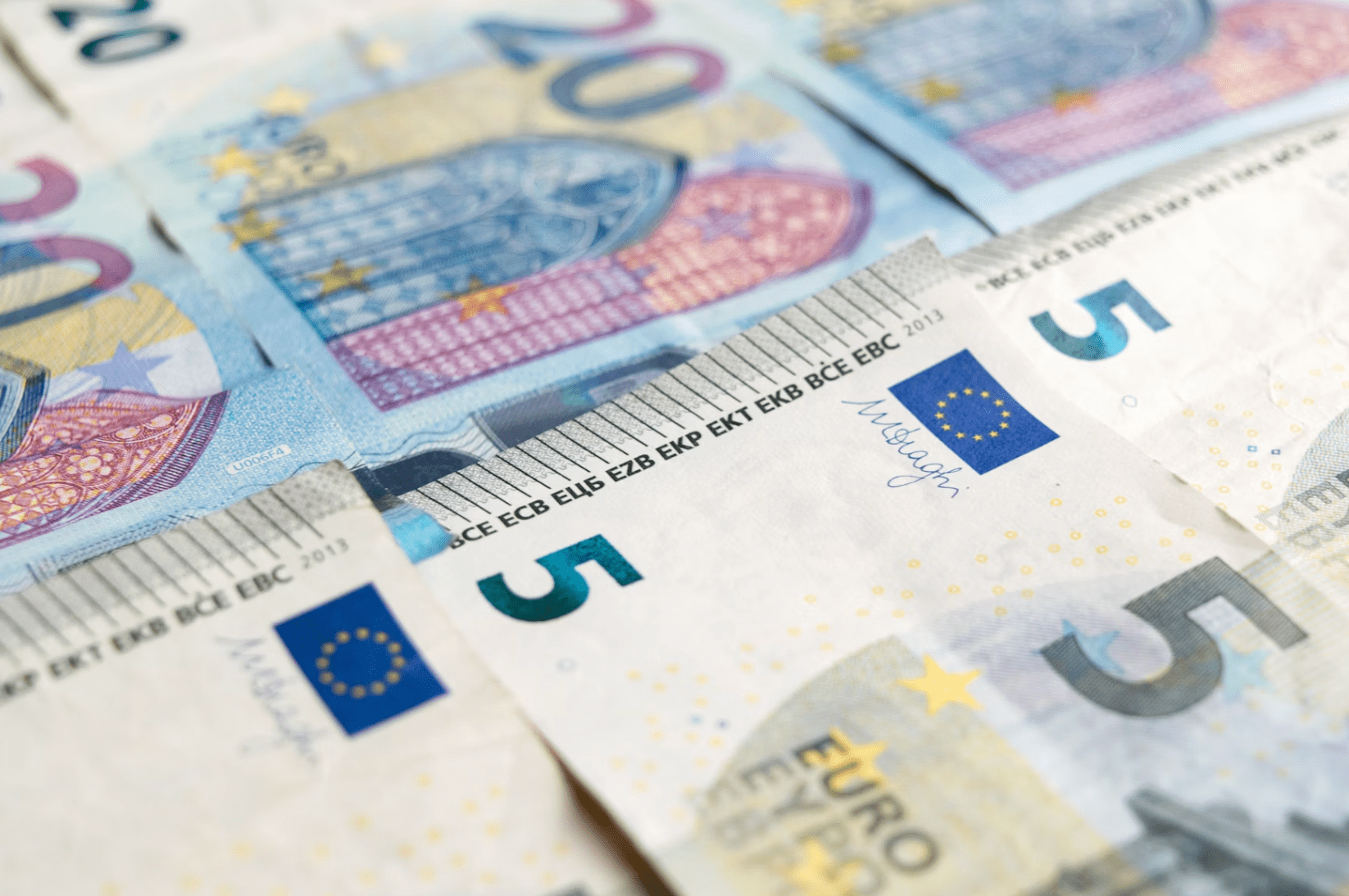 Latvijā atkal pieaug skaidras naudas izmantošana